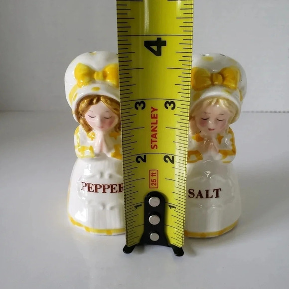 Vintage Gift Craft Ceramic Praying Girls Salt/Pepper Shakers. - Picture 6 of 6
